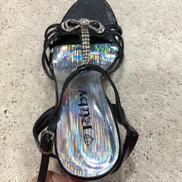 Shoes - Picture 3 of 8